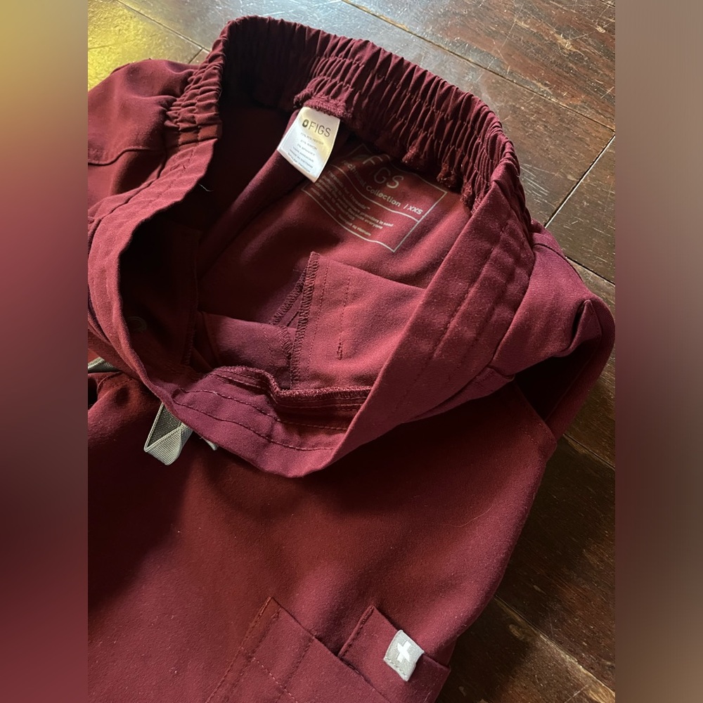 FIGS | Maroon Set - Picture 7 of 7